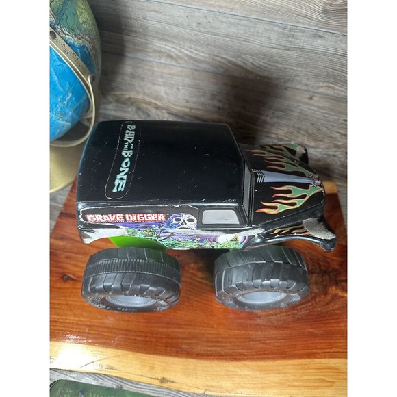 Hot Wheels Grave Digger Bad to the Bone 2002 Mattel Large Toy Monster Truck - Picture 2 of 10